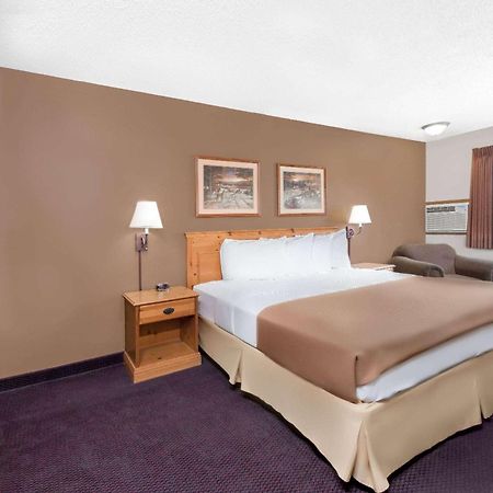 Hotel Super 8 By Wyndham Chamberlain Sd Exterior foto